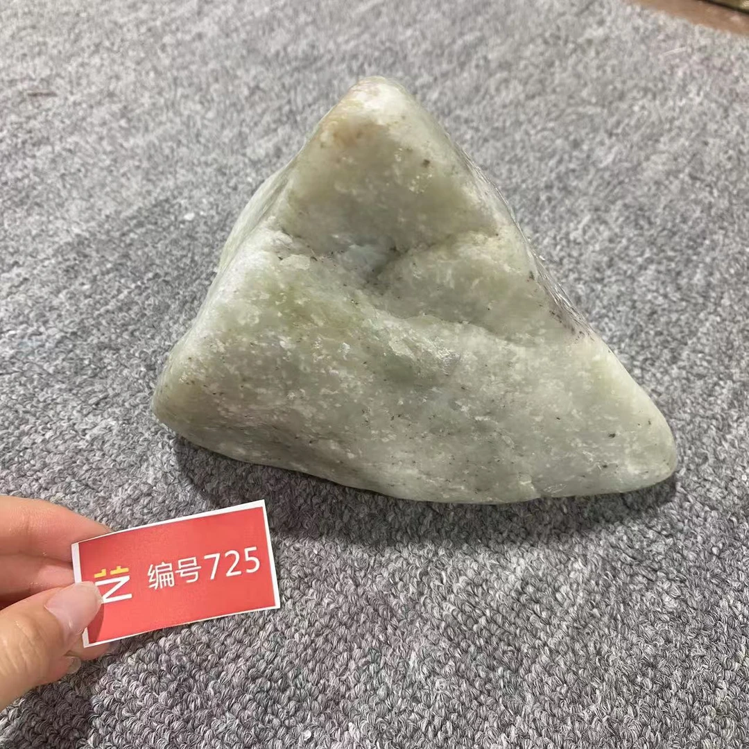 新疆玉料原石发一件编号725
