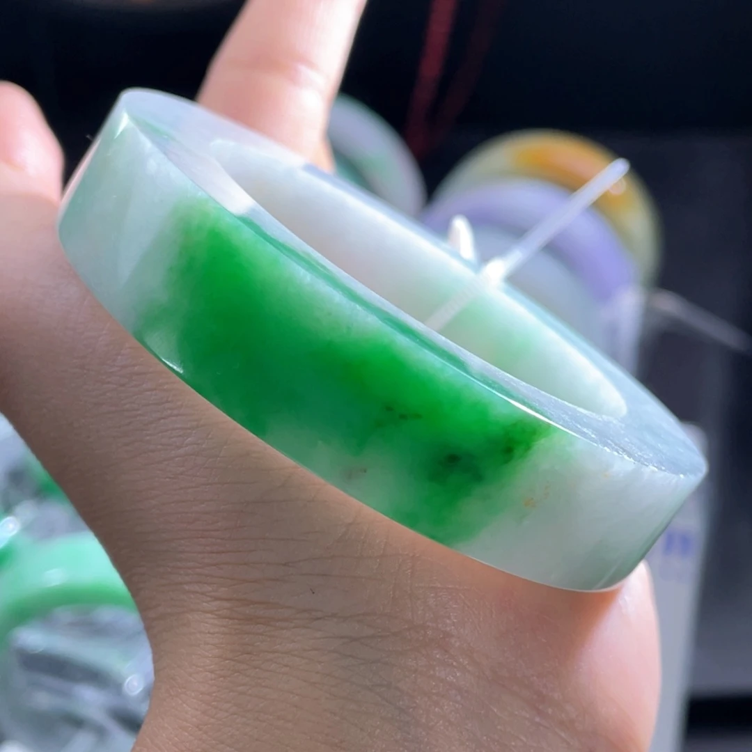 未镶嵌手镯定制翡翠
