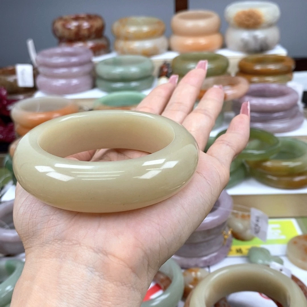 石英质玉手镯未镶嵌我****》