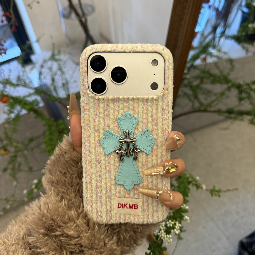 秋冬拼色毛绒适用于苹果17promax十字架iPhone16高级15抗冻14女13