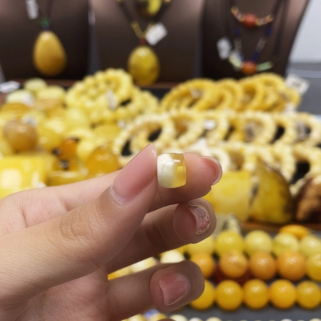 s***n琥珀未镶嵌裸石9*7.5mm