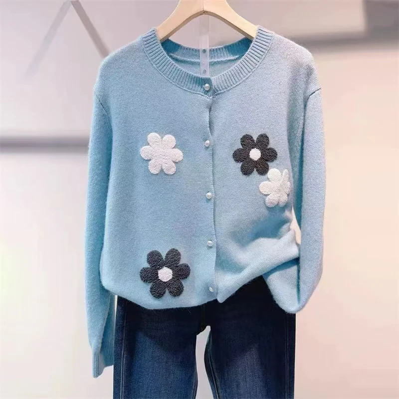 圆领绣花针织开衫