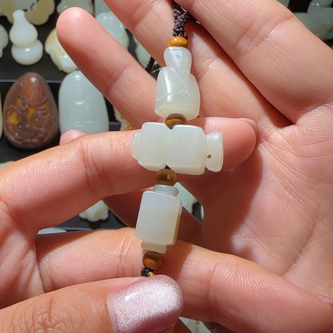 一***多和田玉未镶嵌颈饰