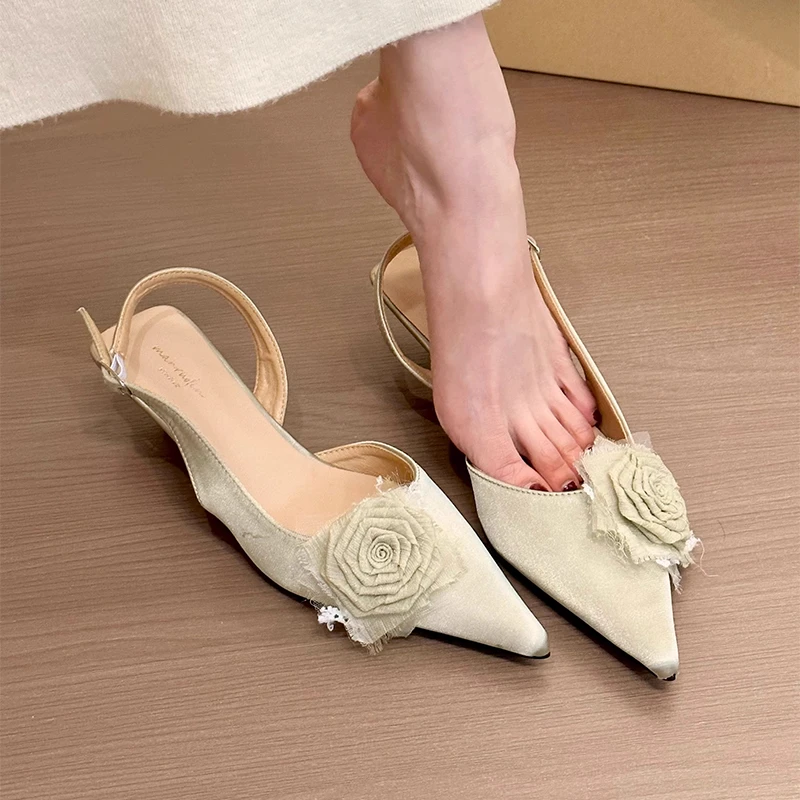 仙绿玫瑰！小众法式温柔缎面玫瑰花包头后空凉鞋女春2025细跟单鞋