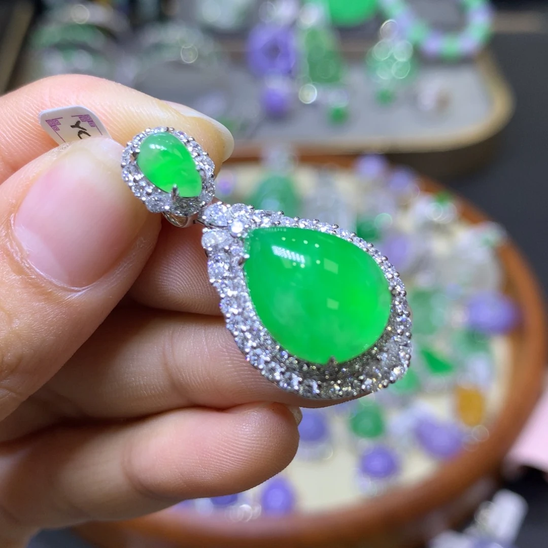 翡翠18K金镶嵌颈饰翡翠吊坠项链