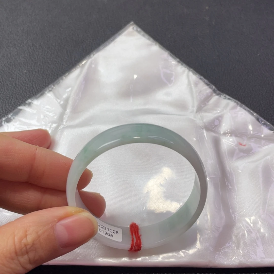 翡翠未镶嵌手镯圈口52.8宽13.2厚6.5