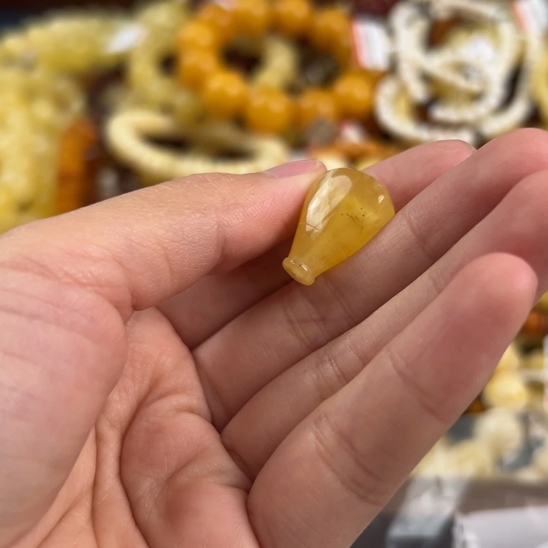 未镶嵌琥珀珠宝奇石