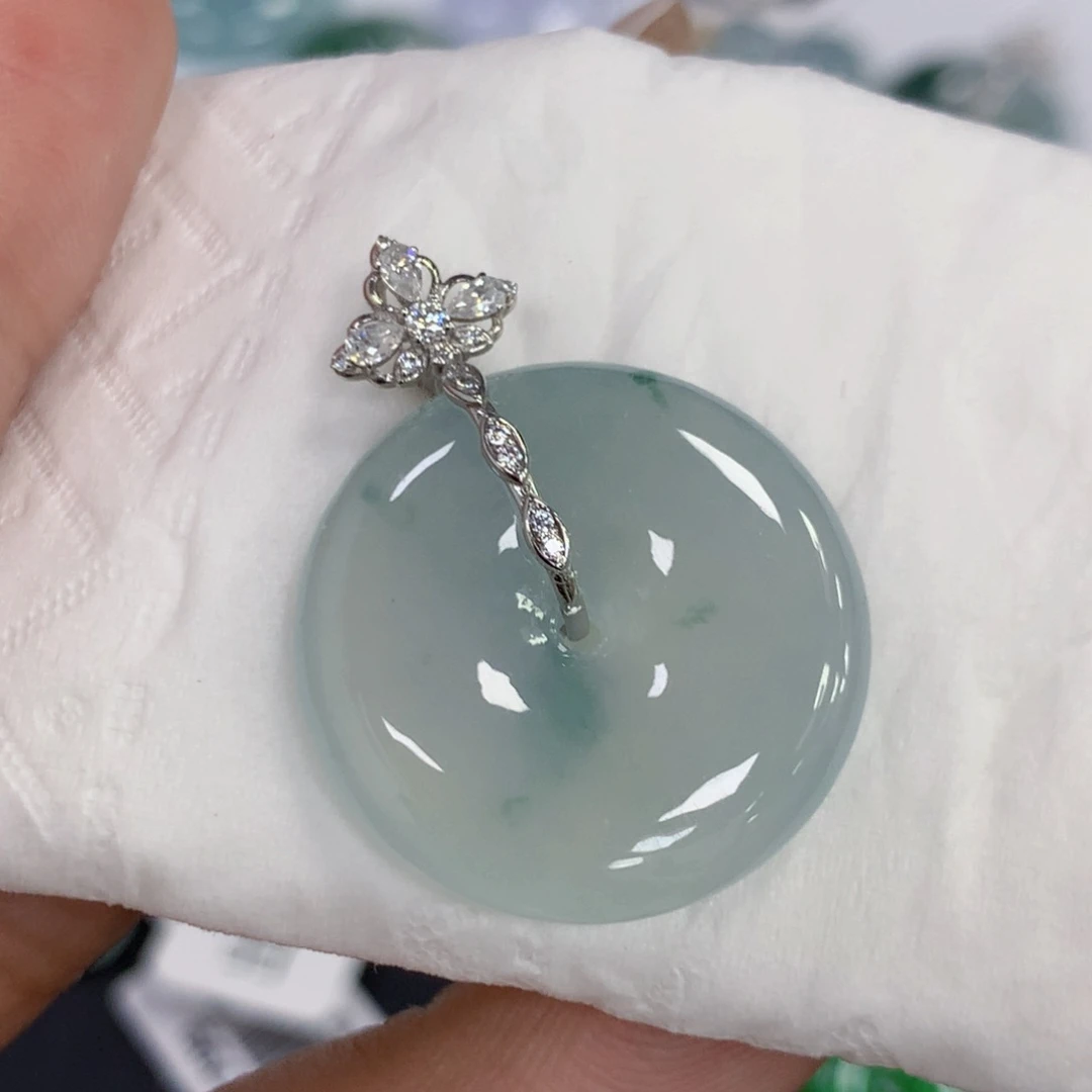 颈饰18K金镶嵌翡翠