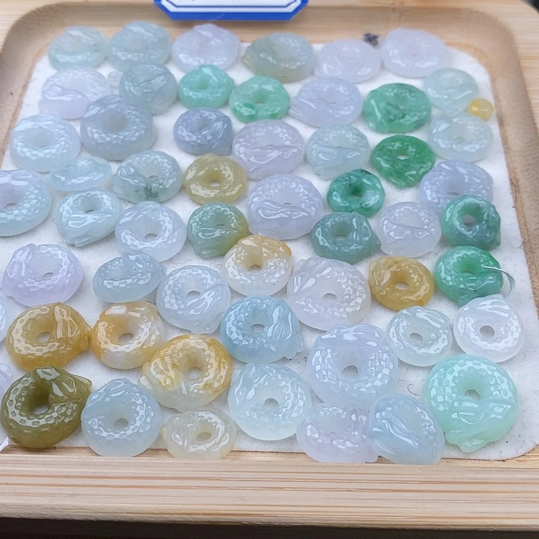 翡翠颈饰未镶嵌龙环1个