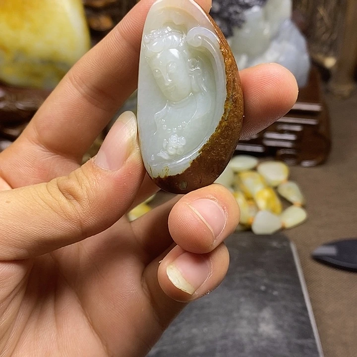 和田玉未镶嵌把件