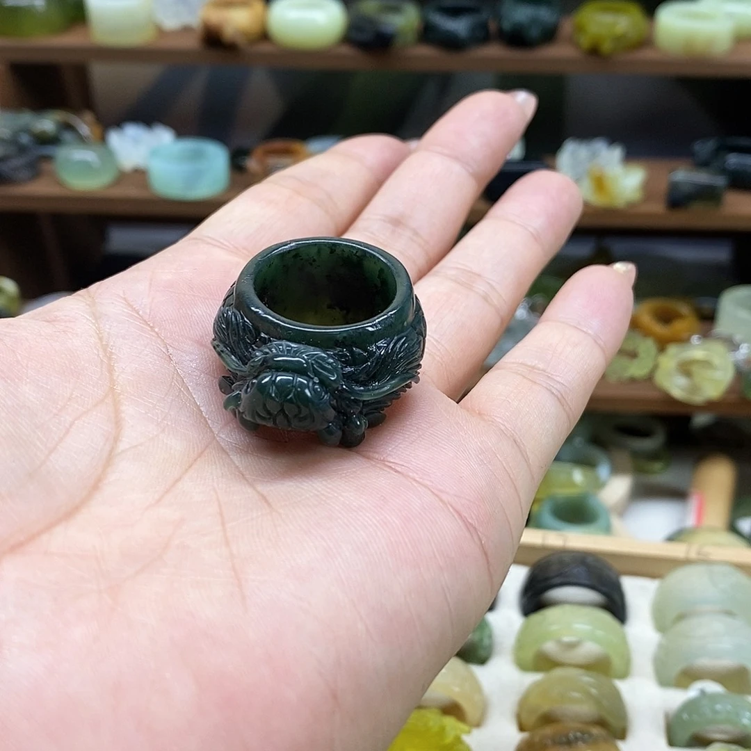 岫玉戒指未镶嵌大****点