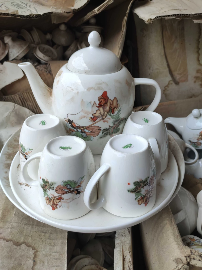 三打白骨精茶壶一套容量1300毫升左右