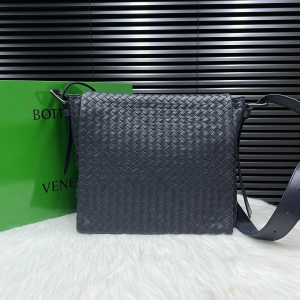 95新/葆蝶家/妃鱼/单肩包/市场价17800/250218LT0025