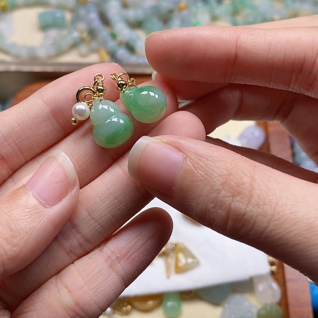 翡翠未镶嵌颈饰P****青闪