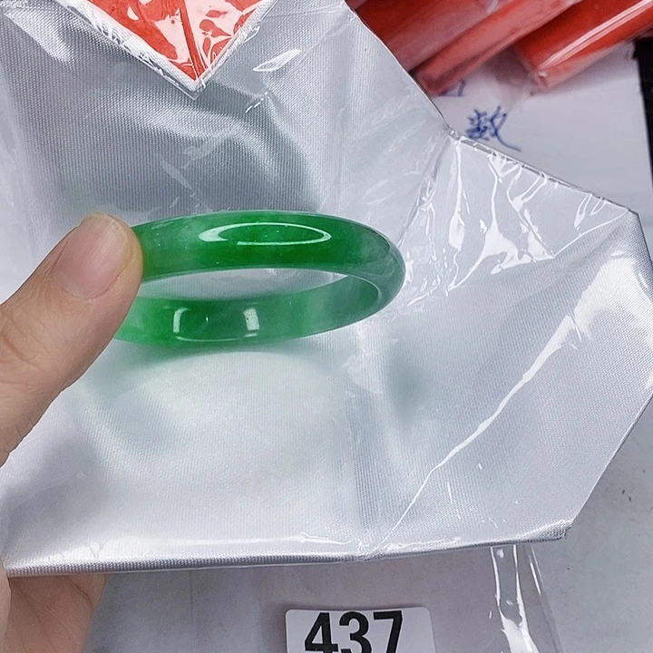 翡翠未镶嵌手镯一图一物实物为准（微瑕处理）