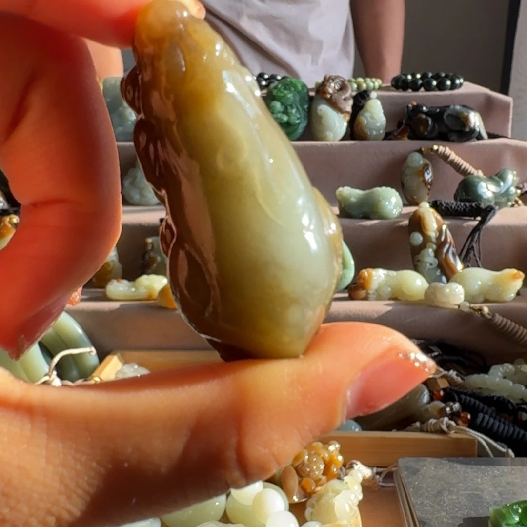 和田玉（糖玉）未镶嵌颈饰