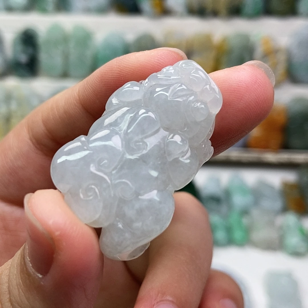 翡翠未镶嵌吊坠(赠链)