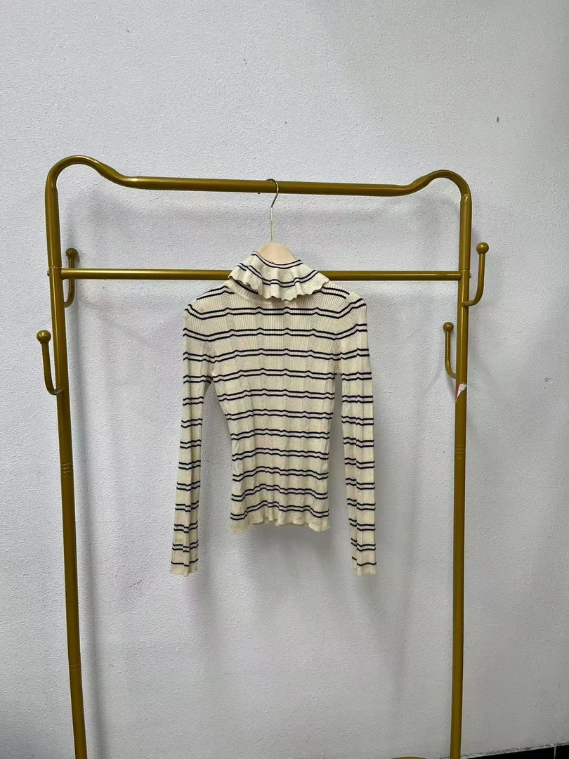 U家剪标   8仓A6-5-1682款   白色常规款长袖薄款毛针织衫