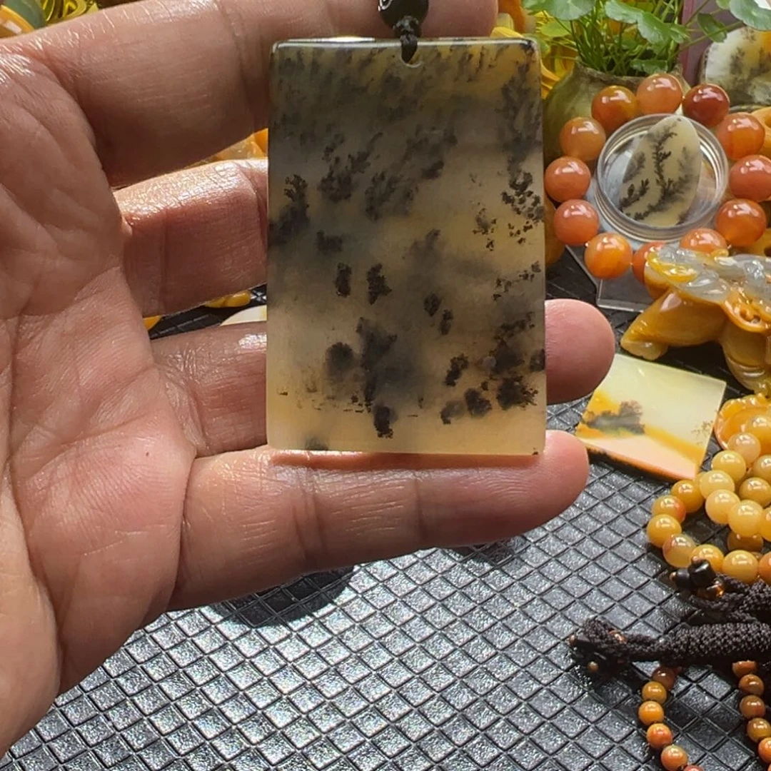 石英质玉未镶嵌颈饰