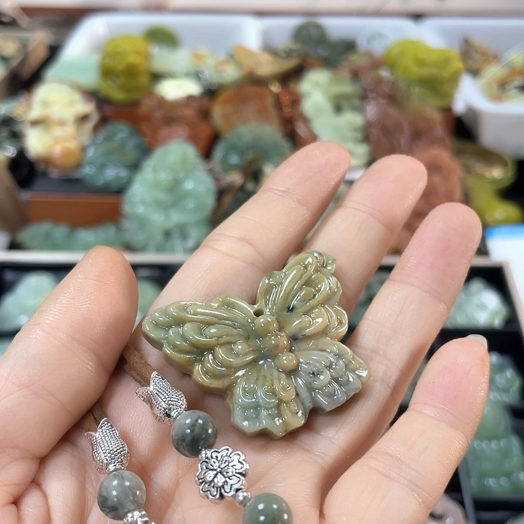 蛇纹石玉颈饰未镶嵌