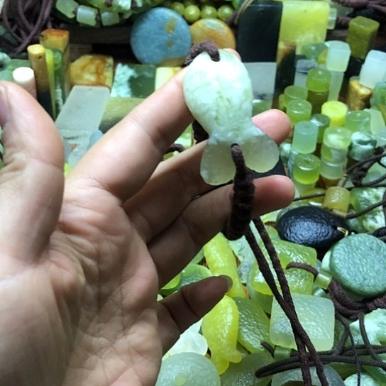 未镶嵌岫玉吊坠岫