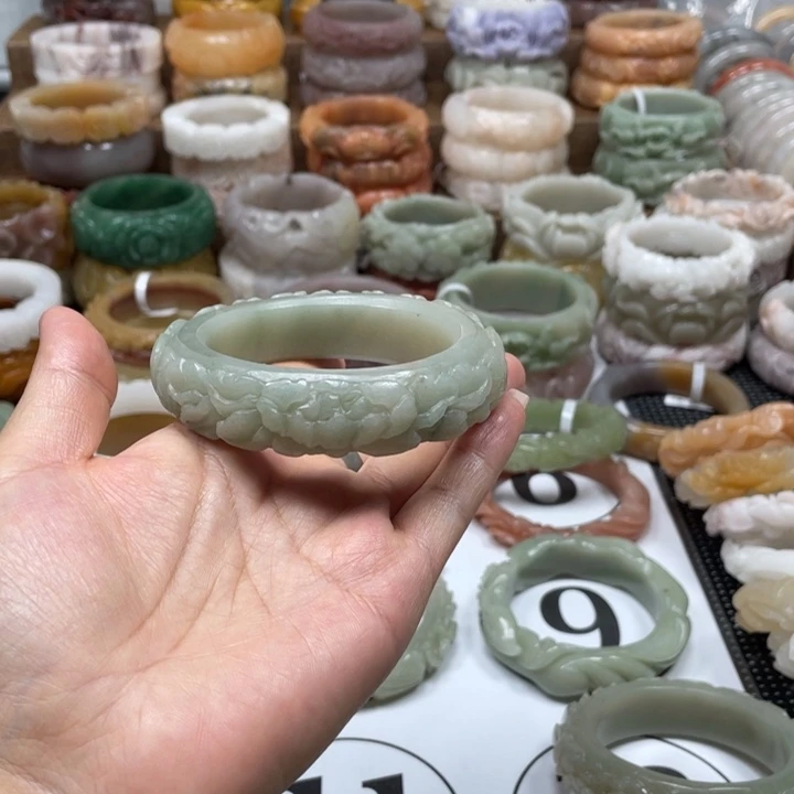 初***二石英质玉手镯未镶嵌