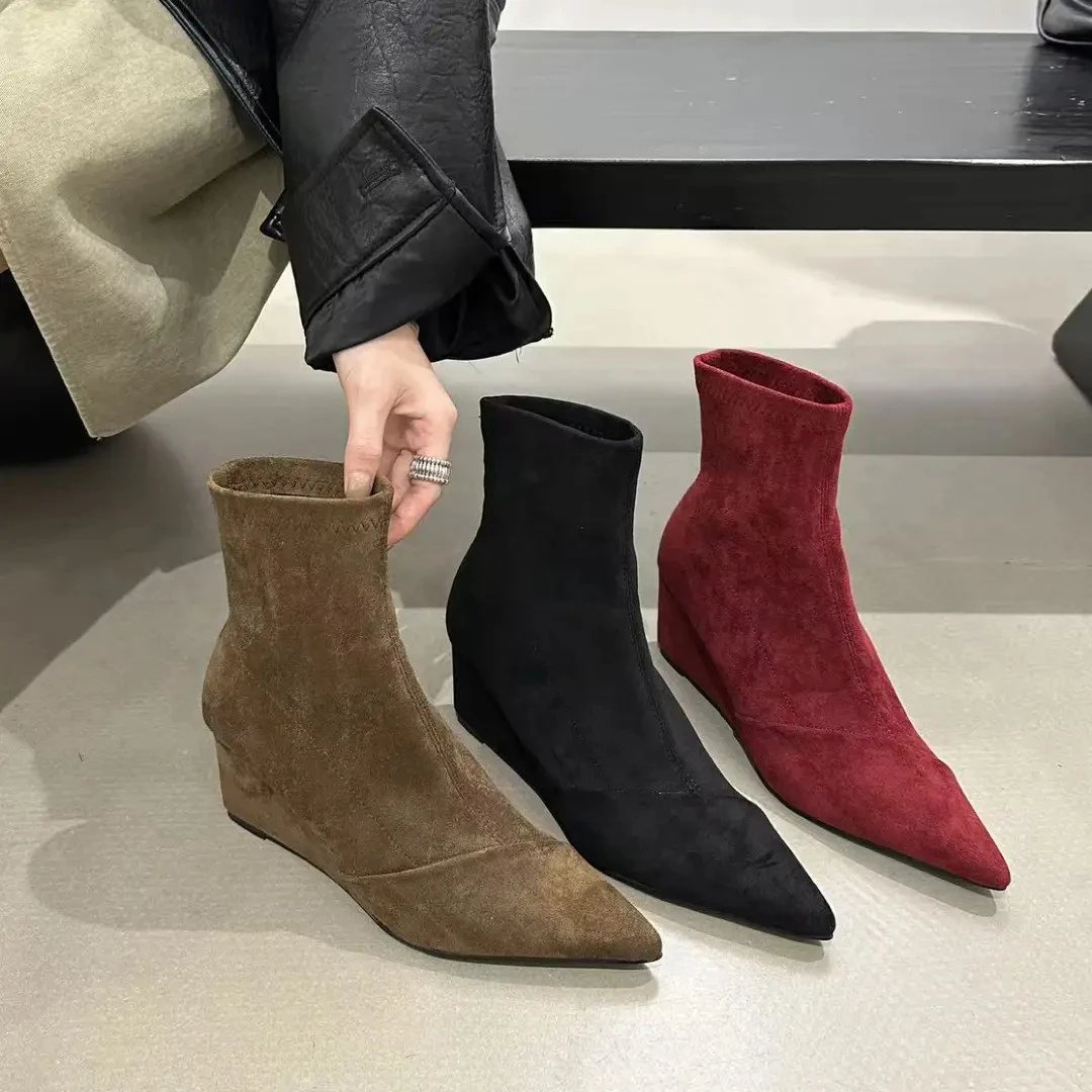 2025秋冬新款坡跟显瘦弹力靴尖头加绒高跟低跟靴子冬季短筒女鞋