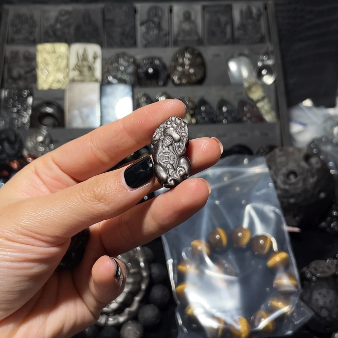 黑曜岩未镶嵌珠宝奇石