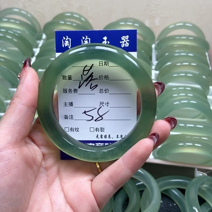 蛇纹石玉手镯未镶嵌鲸*?