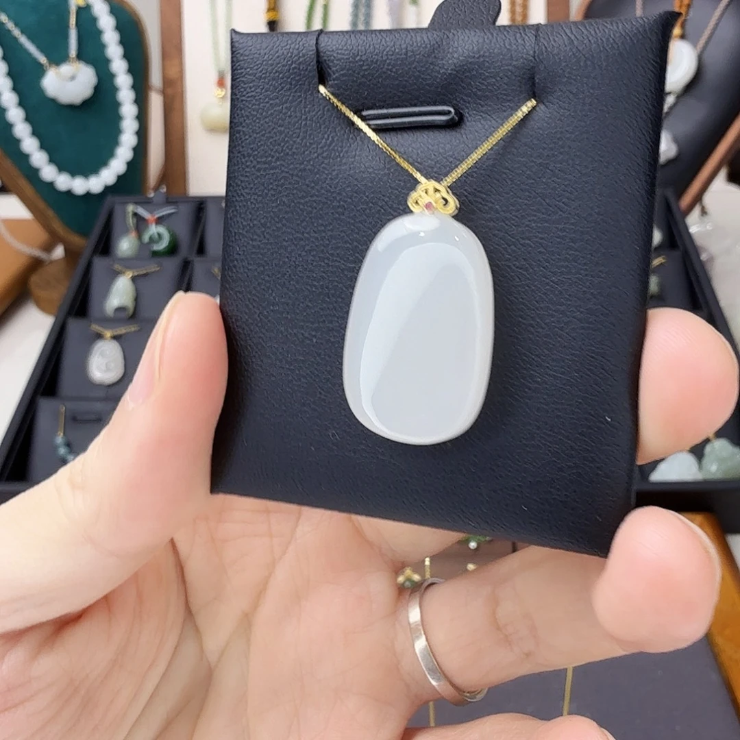 和田玉18K金镶嵌颈饰