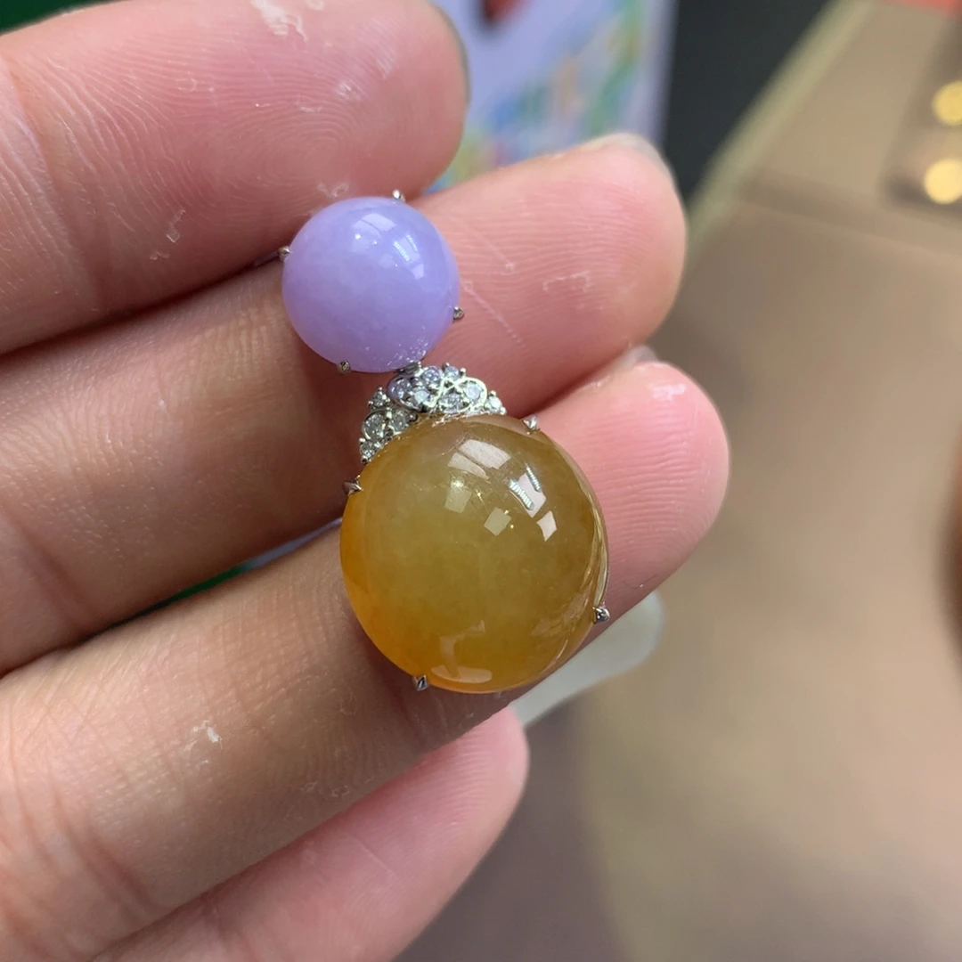 翡翠18K金镶嵌颈饰