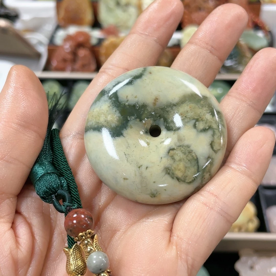 蛇纹石玉颈饰合金