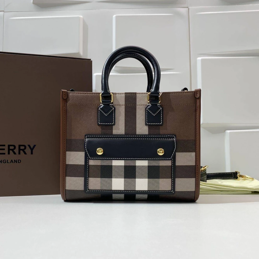 胖虎佳佳/博柏利/95新/公价0/箱包/斜挎包/312507090043