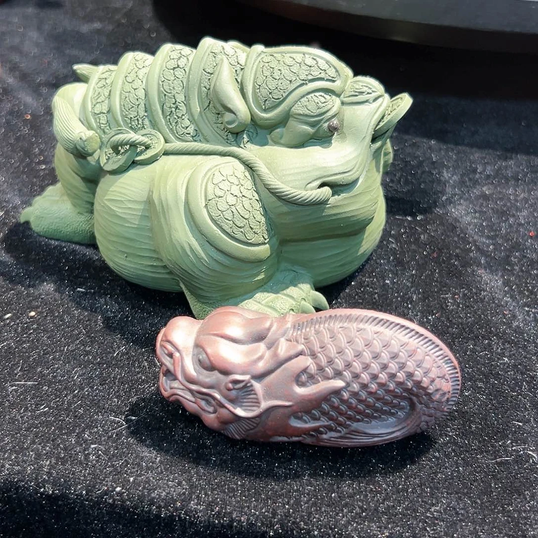 紫砂摆件莫**日绿段铠甲蟾