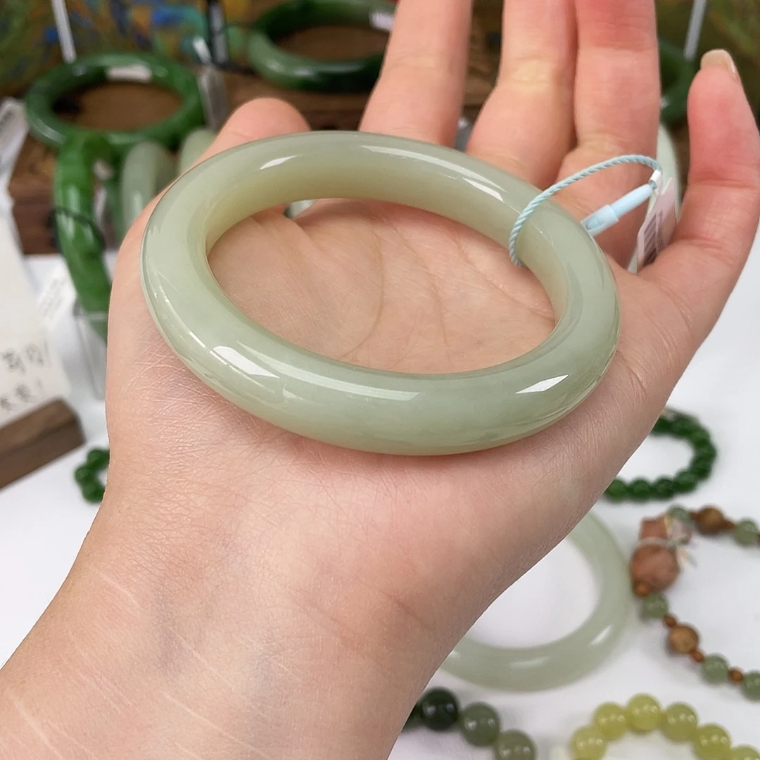 和田玉未镶嵌手镯