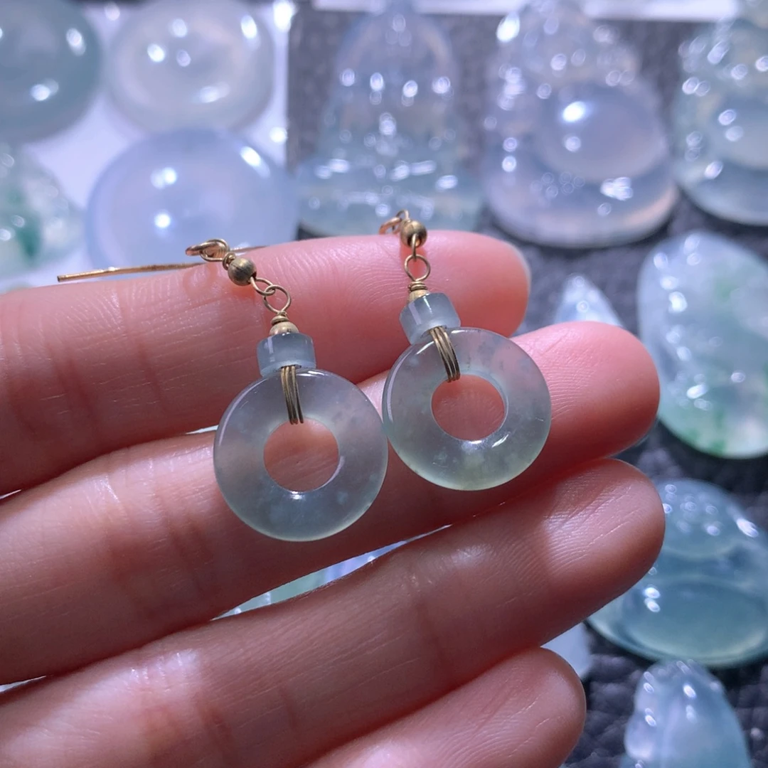 翡翠未镶嵌颈饰一对