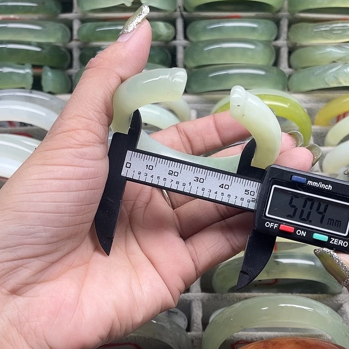 蛇纹石玉未镶嵌手镯79