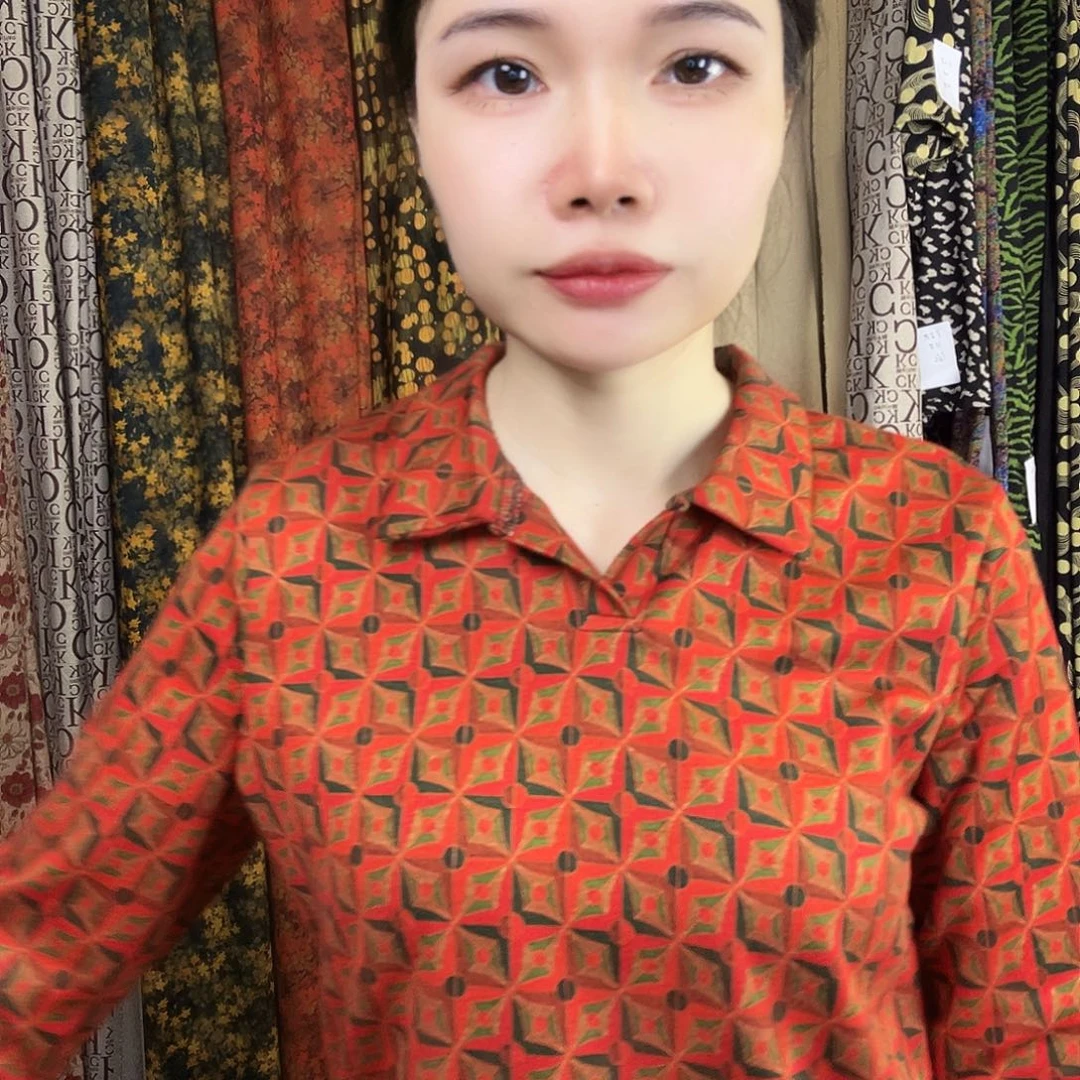 145 108橙红几何长袖衫