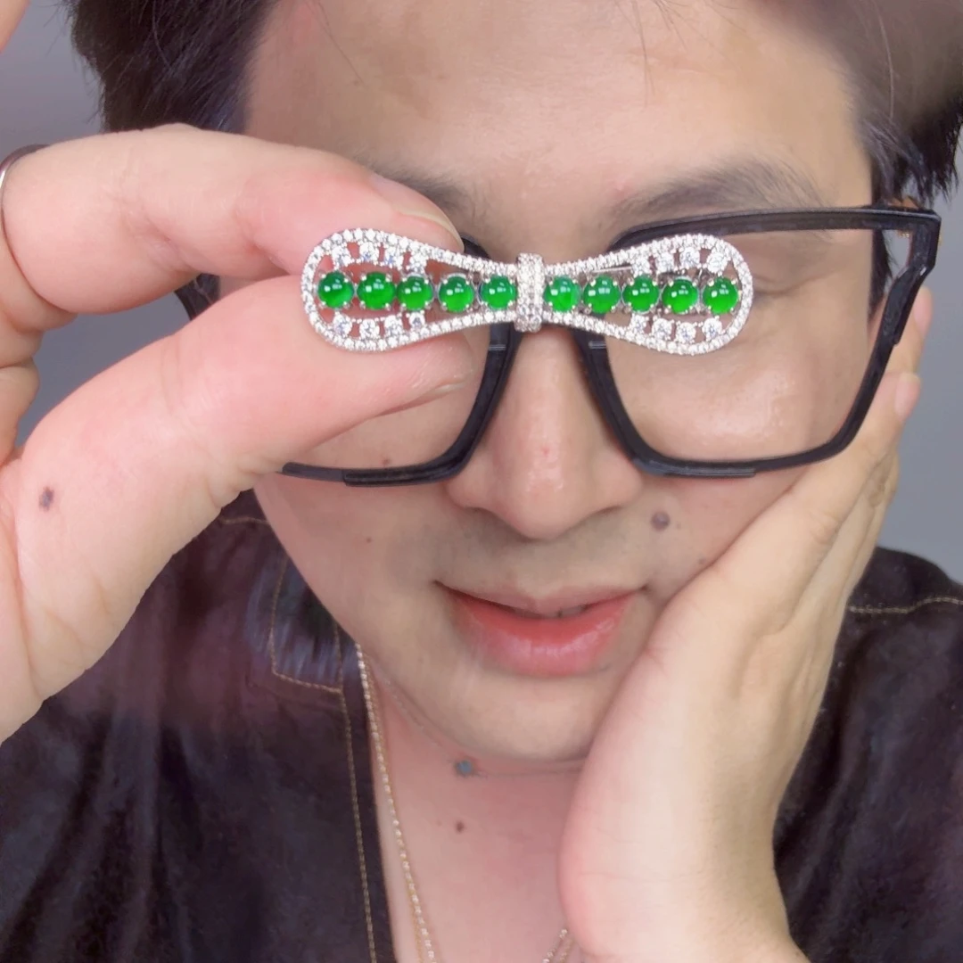 颈饰未镶嵌翡翠一件