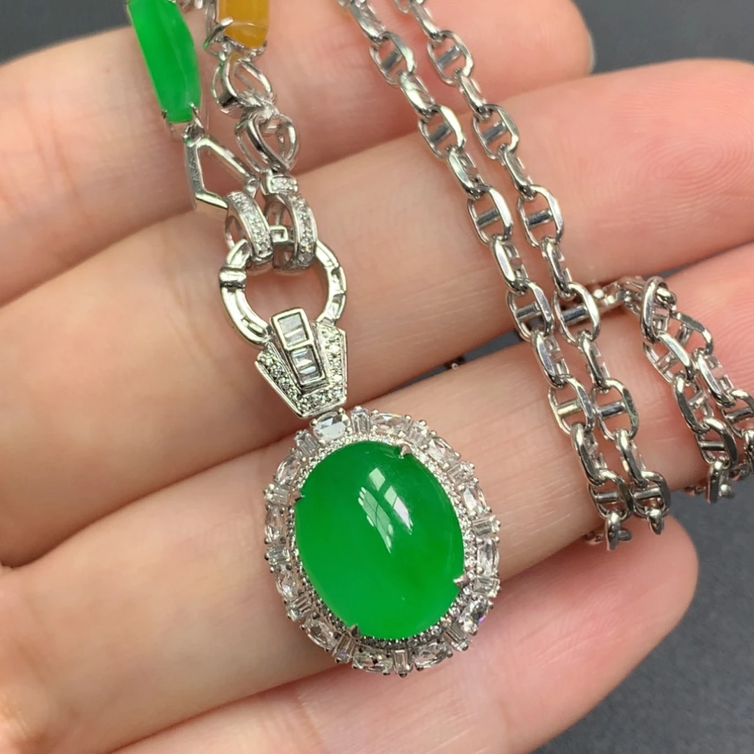 颈饰18K金镶嵌翡翠