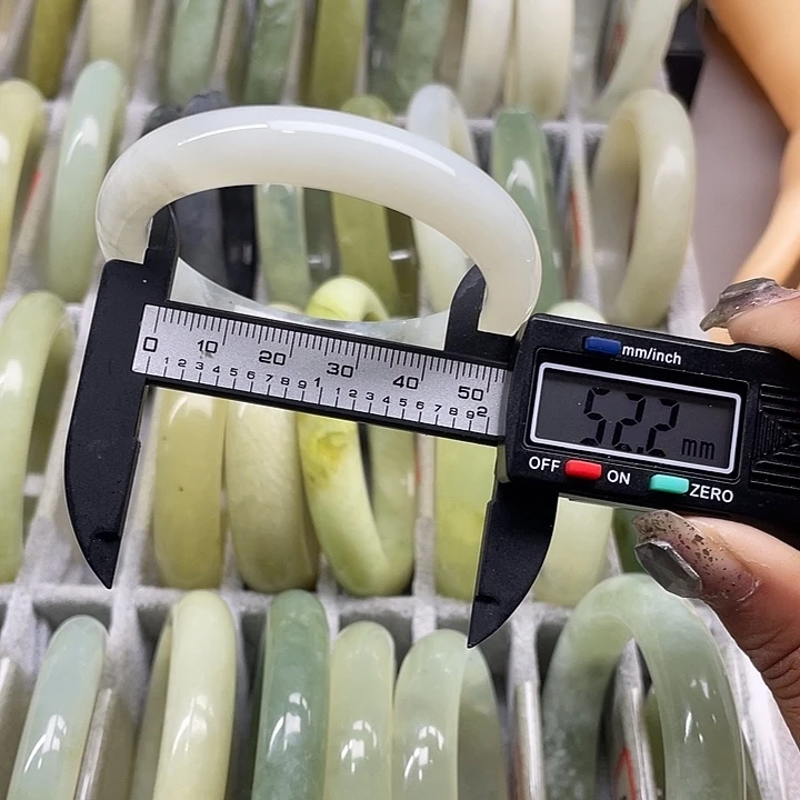 蛇纹石玉未镶嵌手镯147