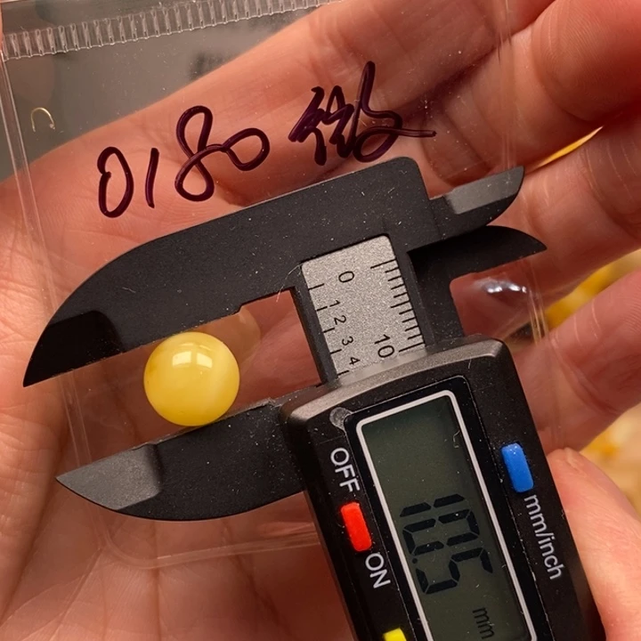 蜜蜡未镶嵌裸石10.5微瑕