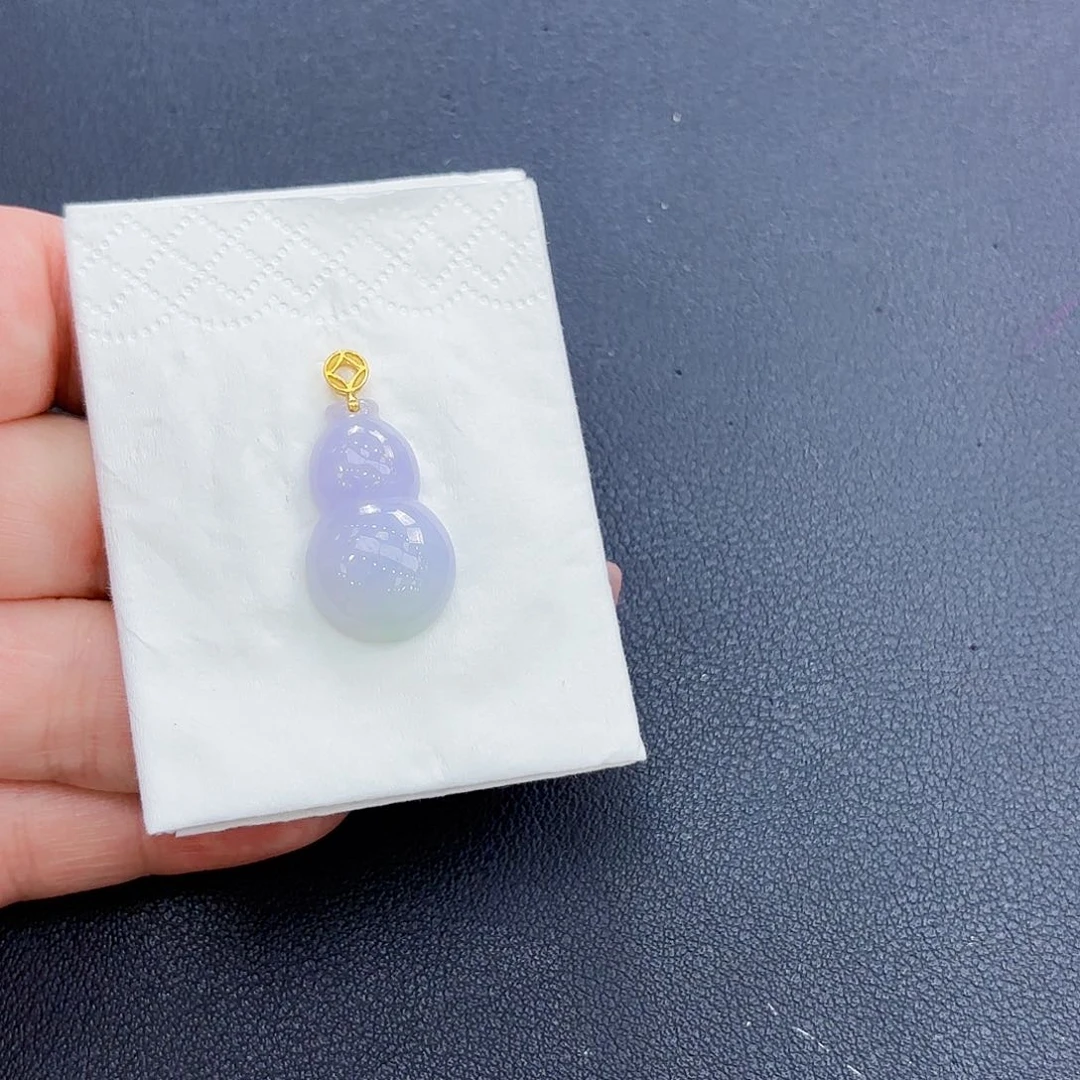 翡翠18K金镶嵌颈饰葫芦吊坠