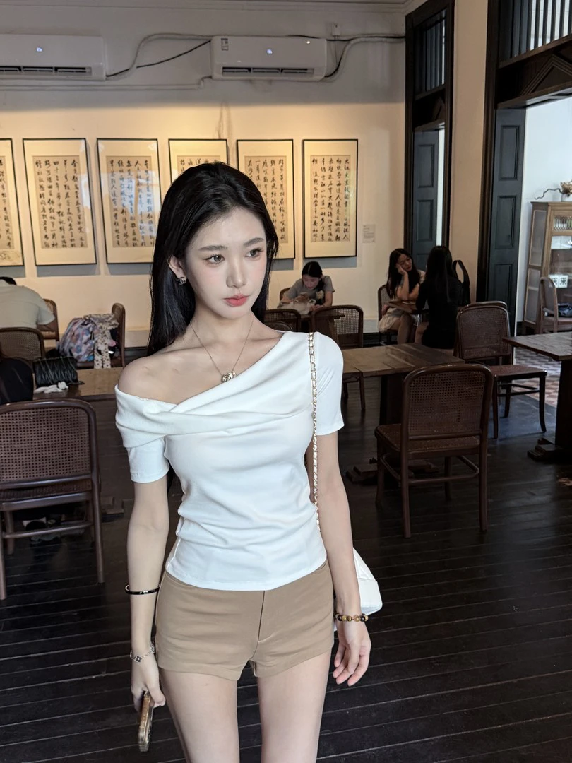 韩系新款褶显瘦扭短袖恤夏季心机修身纯欲露肩上衣