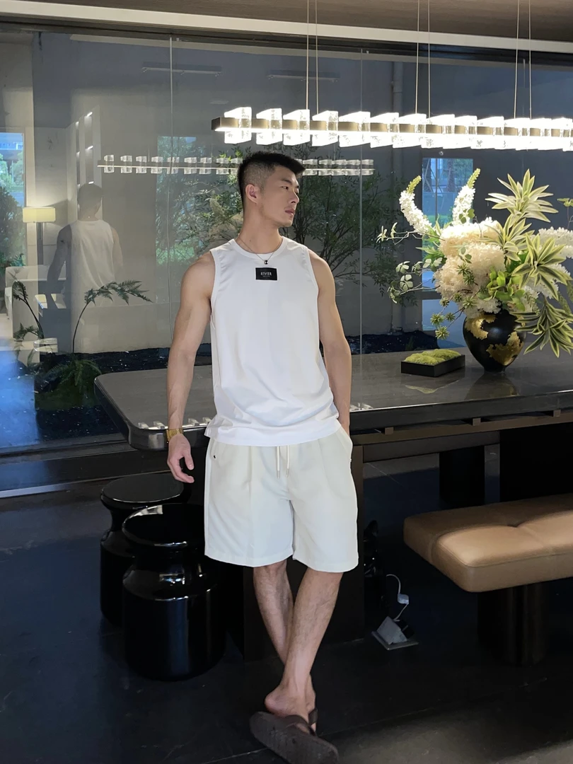 RIVER STUDIO/定制澳代尔植物蛋白面料刺绣字母设计无袖背心