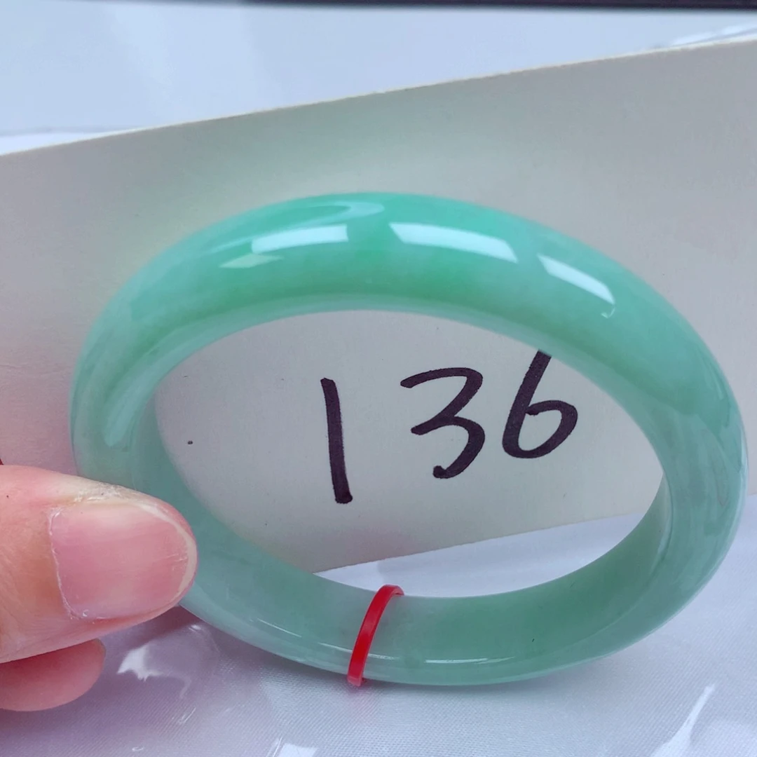 翡翠手镯未镶嵌翡翠