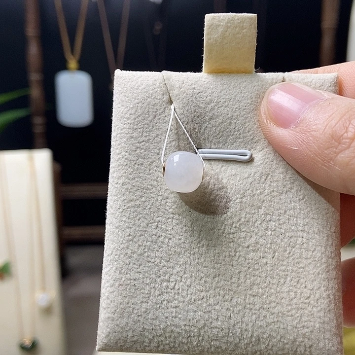 和田玉18K金镶嵌颈饰