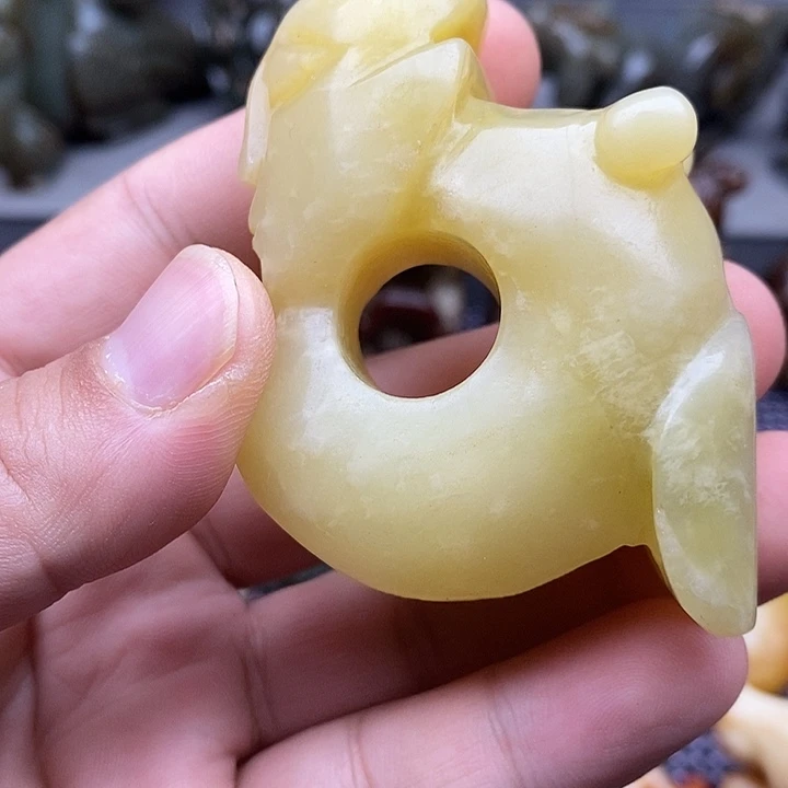未镶嵌蛇纹石玉颈饰