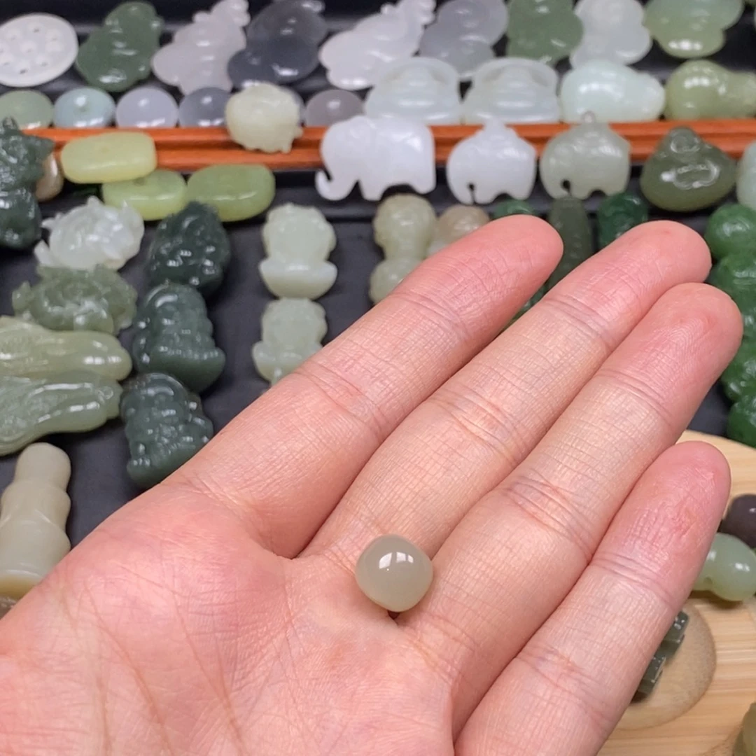 和田玉未镶嵌颈饰小*