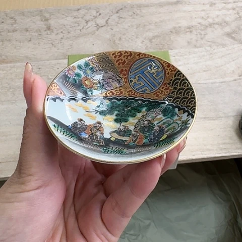 精品瓷器。